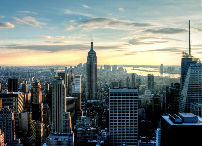 Вид на Эмпайр Стейт Билдинг Нью-Йорк небоскребы закат город  