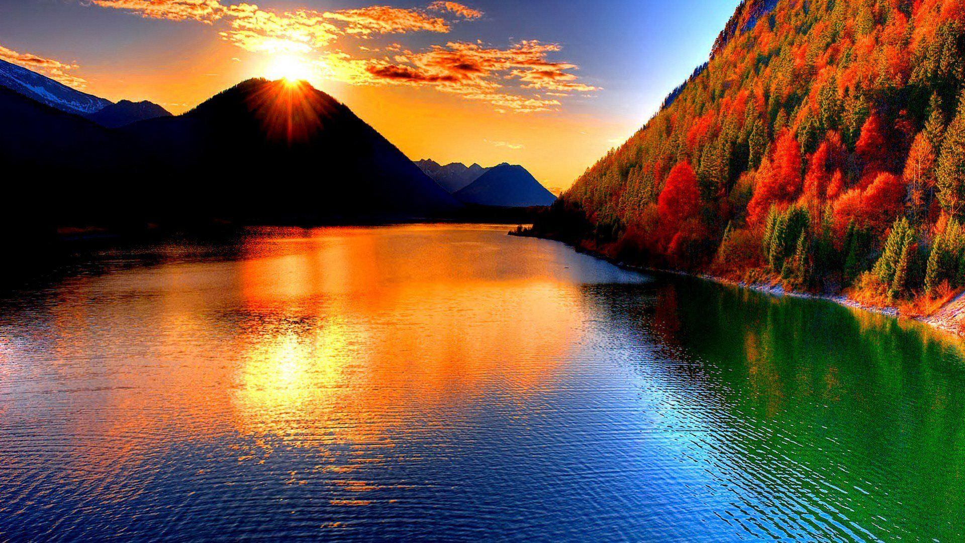 Восход на горном озере осень озеро лес горы  