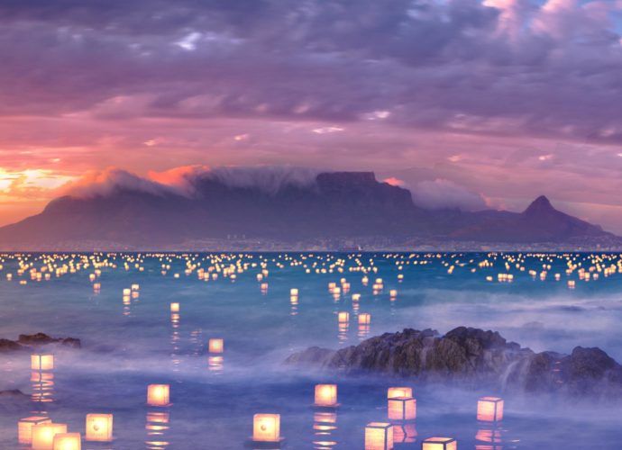 Морские фонарики Япония фонарик пляж огонь облака ночь море луна звезды горы  