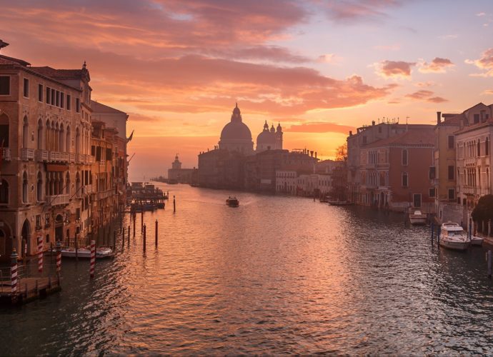 Утро в Венеции яхта рассвет море лодки Италия восход вода Венеция  