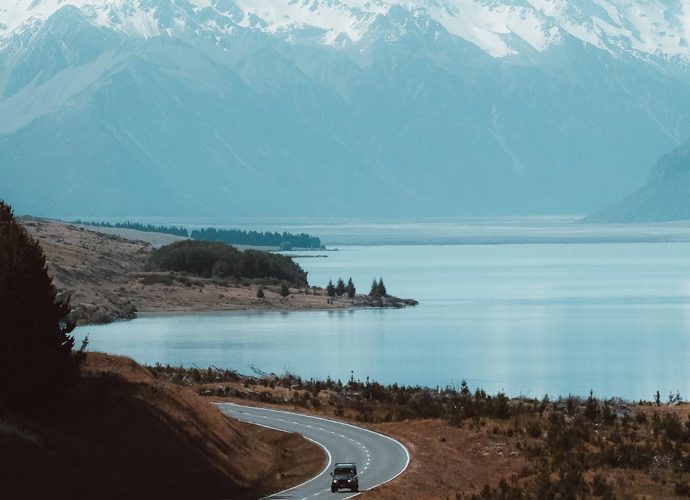 Озеро Пукаки, Новая Зеландия озеро лес дорога горы  